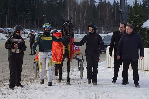 Hannu-Pekka Korven tallin One Of saapui voittajakehään hienon 13-lopetuksen päätteeksi.