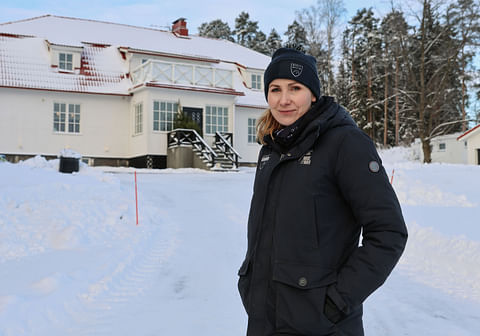 Anna Granbergin ja hänen perheensä asuinrakennus on Museoviraston suojelema kohde ja siksi moottoritie ja junarata rakennettiin kulkemaan tilan molemmin puolin eikä sen keskeltä.