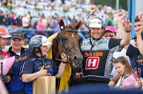 Evartti lähestyy jo miljoonan euron voittosummaa. Tällä hetkellä Antti Ojanperän valmentama ori on tienannut 960 000 euroa. Viime vuosi toi ansioina reilut 233 000 euroa.