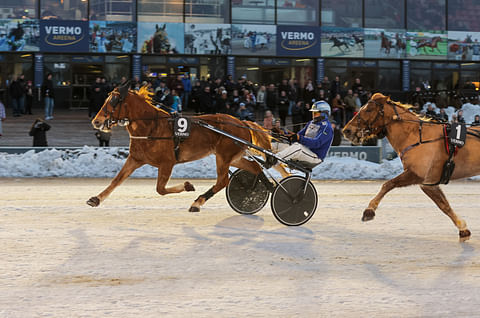 Aika-Vastus pyrähti neljättä rataa pitkin haastajadivisioonan ykköseksi.