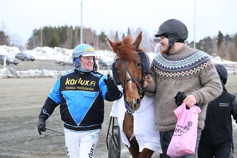 Morison teki sen taas. Juha Utala ohjasti ruunaa, ja valmentaja Siru Juutisen poika Aleksi Juutinen hoitaa Morisonia.