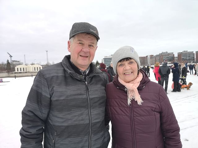 Pekka ja Maija-Liisa viettivät sunnuntaita Jyväsjärvellä.