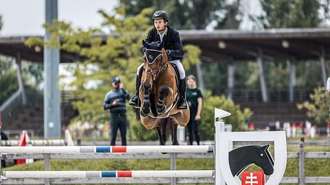 Hugo Kogelnig, kansainvälisesti kilparatsastava ysiluokkalainen, ja uusi Rio-hevonen. 