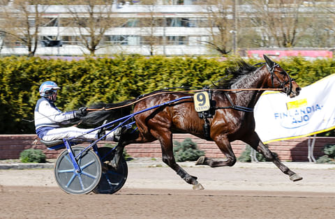 Pekka Korven valmentama EL Jetpack on jackpot-kierroksen suurin suosikki. Oulussa oriin ohjissa on Ari Moilanen.