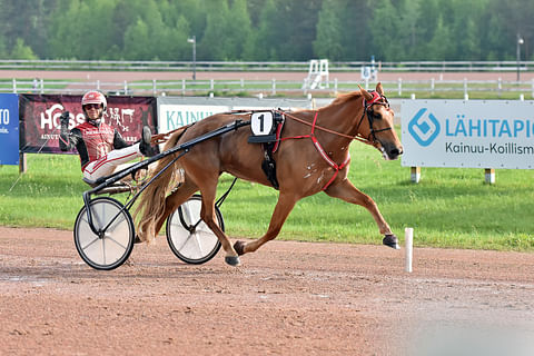 Santtu Raitala iloitsi Jockas Ritan voittoa Kajaanin Toto75-pelin avauskohteessa.