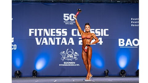 Nikita Kurkinen Fitness Classic Vantaan lavalla.