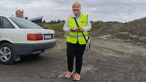 Maarit Alamäki on päässyt näkemään Laivakankaan pääportilla monen sukupolven ravi-innostuksen.