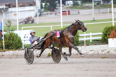 Olli Koivusen ajaman Double Striken kirissä oli nyt tekemisen meininkiä.