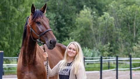 Susanne Klemolan ratsastama Narzario esitti vuoden parhaita otteitaan Kaustisen speedracessa viikko sitten.