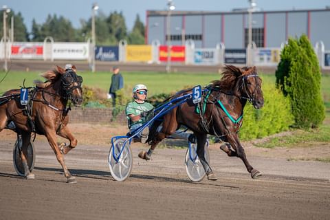 Riksun Xavier aloitti uransa lupaavasti.