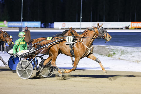 Cool Flame järjesti näytöksen Mikkeli Cupin finaalissa kirimällä Jukka Torvisen ajamana ulkokautta ohi koko porukan.