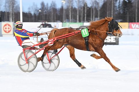 Onon Nopsavauhti rattaillaan Teemu Keskitalo