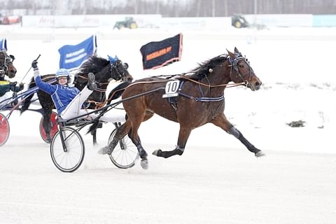 Zander H purjehti Carolina Krokvikin ohjastamana selvään voittoon.