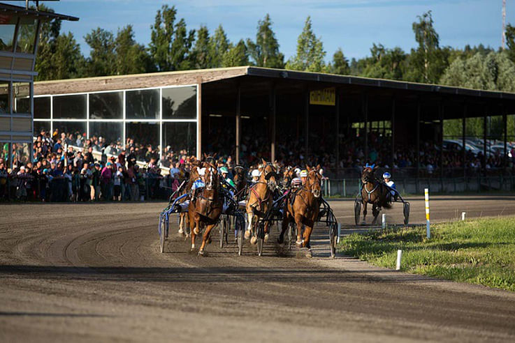 Palkinto- ja toimintatukipäätöstä odotetaan yhä – Riihimäki aprikoi, ajaako  raveja lainkaan