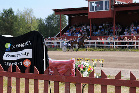 Kaikkien lähtöjen voittajat palkitaan Jämsän kaksipäiväisissä raveissa loimella ja kunniapalkinnolla.