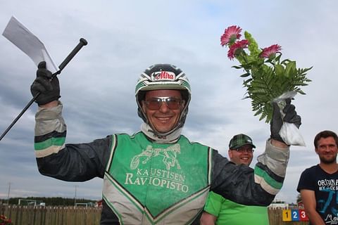 Veli-Erkki Paavola saavutti 2000 voiton rajan