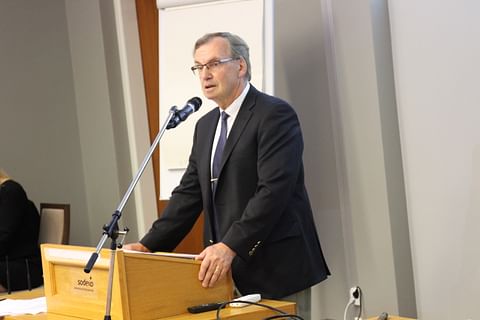 Valtuuskunnan puheenjohtaja avasi Suomen Hippoksen valtuuskunnan kokouksen Vantaalla.