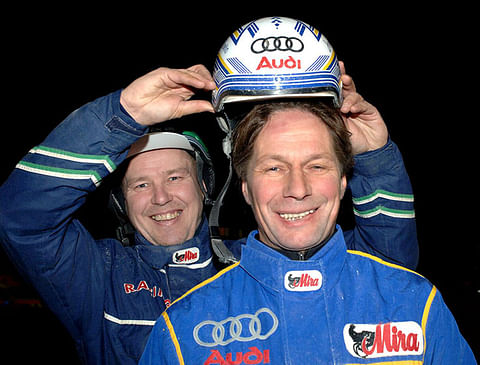 Kontio soutaa, Nurmos ohjaa! Talvisena keskiviikkoiltana 2008 Jomppe ajoi neljä V64-voittoa Nurmoksen tallin hevosilla.