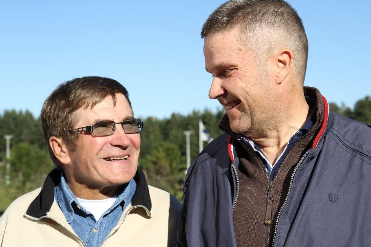 Risto Airaksisen ja Harri Koivusen hymyt eivät hyydy vaikka valmentaminen on yhä enemmän yhteydenpitoa omistajiin