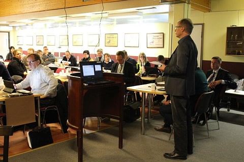 Matti Lakkisto esitteli Suomen Hippoksen sääntömuutosehdotukset valtuuskunnalle ja vastaili kokousedustajien kysymyksiin.