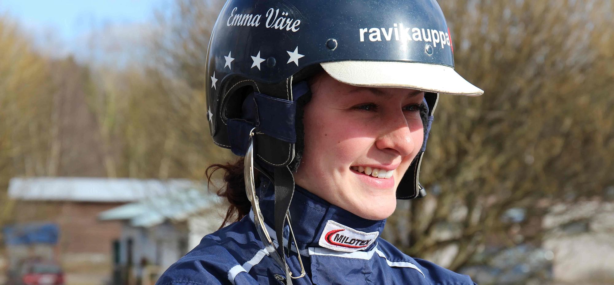 Emma Väre kilpailee jälleen Kanadassa Riina Rekilän tallin hevosilla.