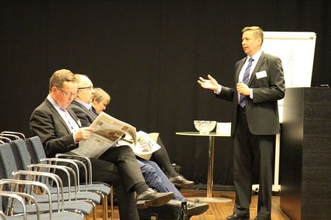 Pertti Koskenniemi esitteli valtuuskunnalle keskusjärjestön ensi vuoden suunnitelmia.