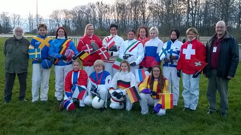 Naisten amatööriajajien EM-osanottajat yhteiskuvassa viikonloppuna Tanskassa.