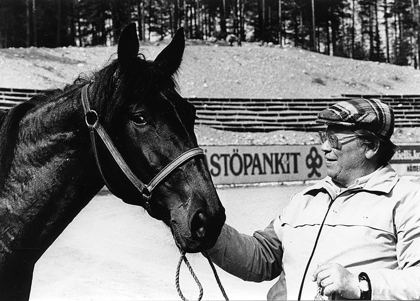 Karjalaista sukujuurta oleva Erkki Haapiainen Kärkölästä osti Charme Asserdalin Solvallan Kriterium-huutokaupasta 1974 yhdessä neljän muun varsan kanssa.