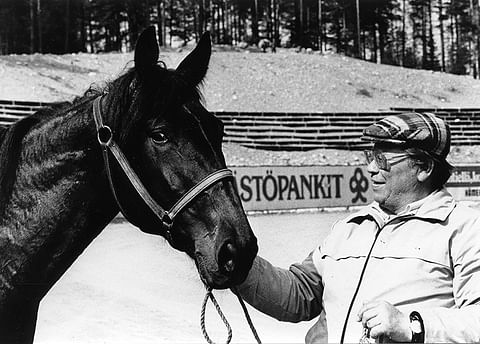 Karjalaista sukujuurta oleva Erkki Haapiainen Kärkölästä osti Charme Asserdalin Solvallan Kriterium-huutokaupasta 1974 yhdessä neljän muun varsan kanssa.