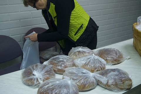 Ravinaisten aidossa maalaisuunissa paistamat herkulliset leivät ovat Kuopion erikoisuus. Kuva: Riikka Aaltonen