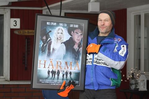 Antti Ala-Rantalalla on kokemusta niin hevosten laitosta kuin elokuvaroolistakin. Ala-Rantala ja Vileman olivat mukana Härmä-elokuvan teossa.
