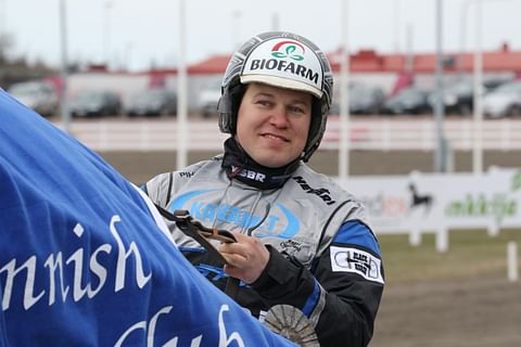 Antti Ojanperän tallista nähdään Härmässä yhteensä seitsemän hevosta.