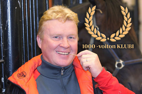 Vuonna 2008 Hevosurheilun Kuukauden henkilönä esiintyneen Juha Utalan nimi liitetään Tuhannen voiton klubin legendaaristen nimien joukkoon. Kuva: Juhani Länsiluoto. Kuvankäsittely Iiris Almila.