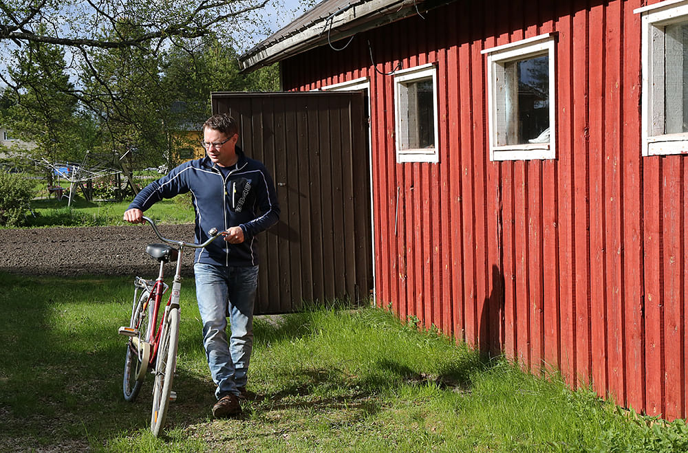 Ville Herttua on hakenut polkupyörän isovanhempiensa punaisesta vajasta Ylihärmässä sadat kerrat.