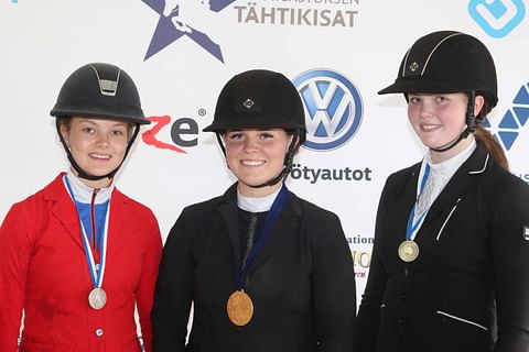 Junioreiden Suomen mestarit ovat Jenny Aarnio-Wihuri, Janina Kvarnström ja Minttu-Maija Koivusalo.