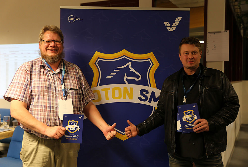Juha Kokkoniemi (vasemmalla) voitti Tampereella tiistaina järjestetyn Toton SM-karsinnan. Marko Puupponen oli kakkonen ja nappasi toisen finaalipaikan. Kuva: Hanna Laakso