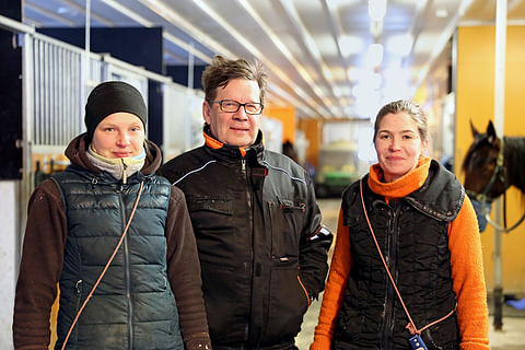 Tiimi Next Directionin taustalla: hoitaja Kiia Issakainen, valmentaja Timo Hulkkonen ja hoitaja Annaleena Peippo.