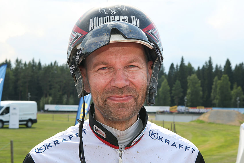 Mika Forss ajoi Sari Kariniemi-Paasin oria.