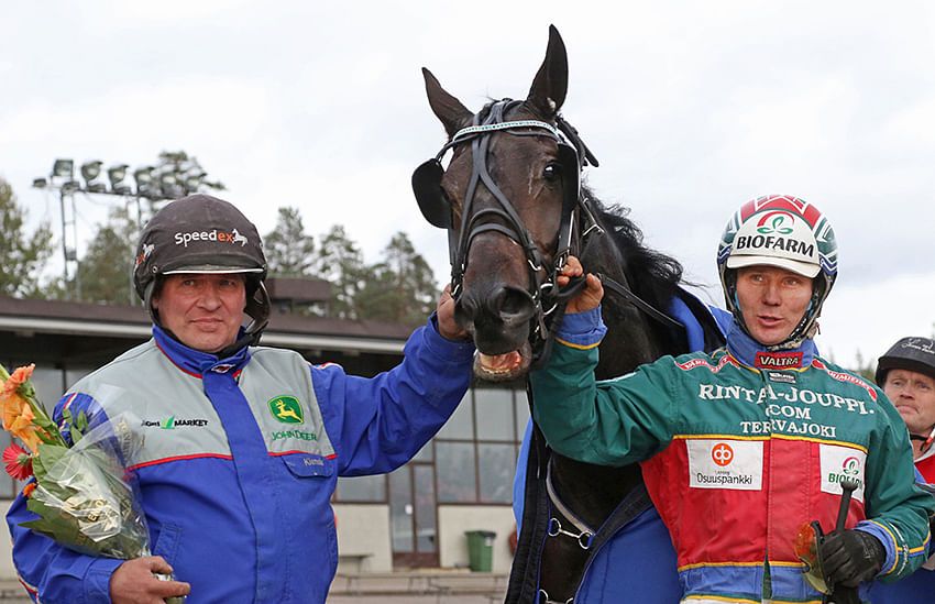 Hannu Hietanen voitti jälleen Petri Klemolan valmentamalla hevosella.