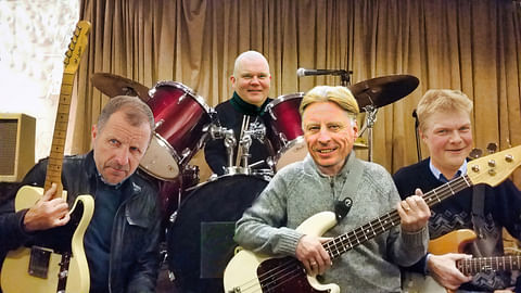 Esa Holopainen soittaa soolokitaraa, Tapio Perttunen laulaa ja on bassokitarassa, Tommi Kylliäinen toimii rytmikitaristina ja Teemu Okkolin hoitaa rummut. Kuva Juhani Länsiluoto.