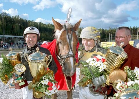 Vinkein, Aarto Jahnsson ja Antti Teivainen vuoden 2001 Kriteriumin voittajina.