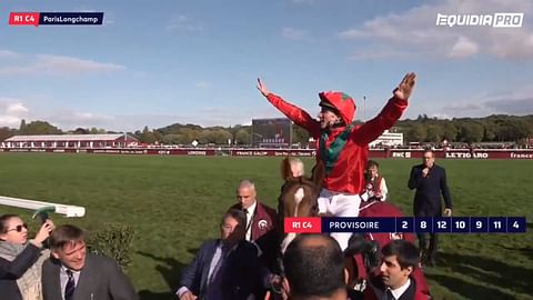 Jockey Pierre-Charles Boudot juhli sunnuntaina voittoaan Waldgeistilla legendaarisessa hevoskilpailussa Pariisissa sunnuntaina. Kuva Equidia Live