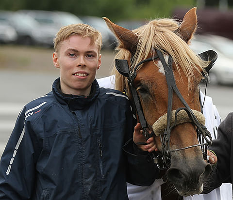 Aronin Muiston kanssa menestynyt Johan Hjelt on mukana kesäkuussa starttaavassa Juniorikypärät -kilpailusarjassa.