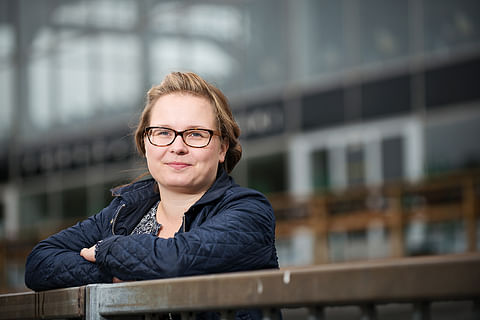 Elina Hirvonen on luotsannut Pilvenmäen ravirataa reilun kolmen vuoden ajan.