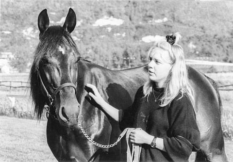 Suurkilpailumenestyjä Friendly Face ja hevosenhoitaja Niina Kallio olivat oriin viimeisenä kilpailuvuotena erottamaton pari. Arkistokuva.