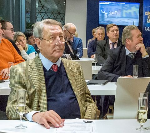 Hevosalan toimijat välittivät vuonna 2018 Vermossa viestiä kansanedustajille. Kauko Juhantalo oli eturivissä. Kuva: AP