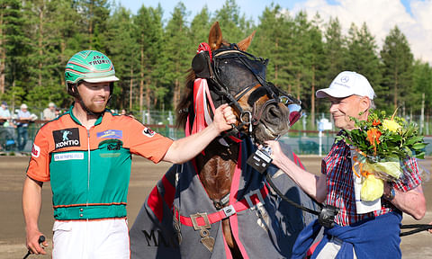 Antti Tupamäki ja Christer Sandholm pitivät Hetviinaa paikallaan tyytyväisinä.