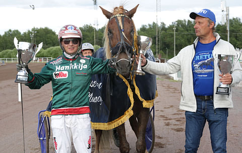 Hannu Torvisen, Parvelan Retun ja Petri Laineen muodostaman tiimin voittokulku vaikuttaa tänäkin vuonna jatkuvan. Ori on voittanut peräti 39 uransa 42 startista.