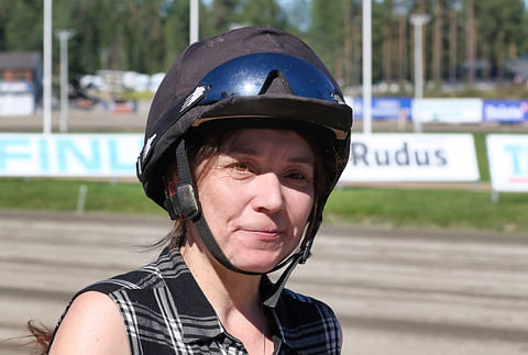 Sebastian Journeyn uusi valmentaja on sen Konepalvelu Erkcolta liisannut Sari Orreveteläinen.