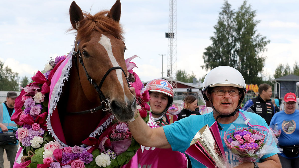 Ravikuningatar Virin Camillaa ja Reino Miettistä juhlittiin vuonna 2020 Seinäjoella.